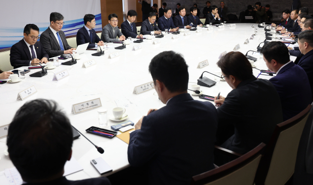 29일 오전 서울 중구 대한상공회의소에서 열린 대한상의 주최 더불어민주당 주식시장 활성화 테스크포스(TF)-경제계 간담회에서 민주당 진성준 정책위의장이 인사말을 하고 있다. 연합뉴스