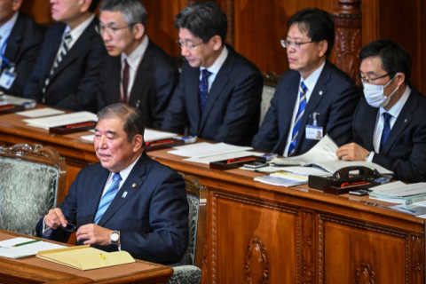 이시바 총리, 취임 이후 소수 측근과 교류…