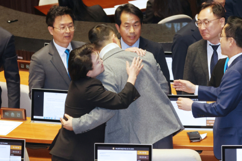 국민의힘 안철수·김예지·김상욱 투표 참여…표결 종료 보류