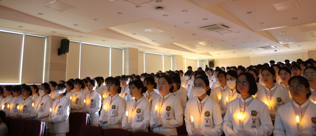 경북보건대학교 간호학부는 교내 목인관 시청각실에서 제66회 나이팅게일 선서식을 개최했다. 경북보건대학교 제공