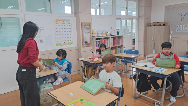 경북지역 한 초등학교에서 기초학력 보장을 위한 시행계획 수립을 위해 학생들의 눈 높이에 맞춘 맞춤형 수업이 진행되고 있다. 경북교육청 제공