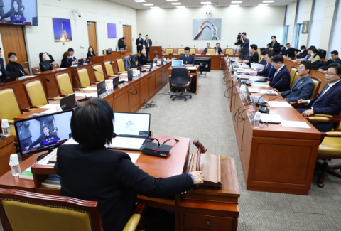 野, 과방소위서 '방심위원장 탄핵 가능' 법안 단독처리…與 반발 퇴장