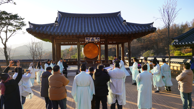 영주 선비세상에 자하고(전통북)가 설치됐다. 영주시 제공