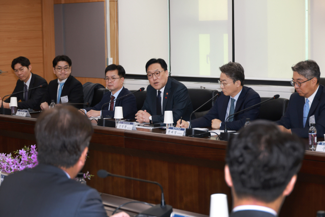 김병환 금융위원회 위원장이 10일 외국계 금융회사 대표 간담회를 주재하고 있다. 금융위