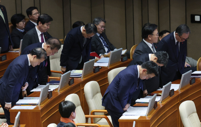 한덕수 국무총리 등 국무위원들이 11일 오후 