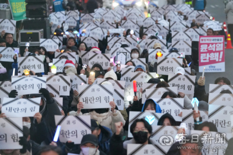 尹 독단·與 무능 '총체적 난국'…8년 만에 또다시 자멸한 보수 정권