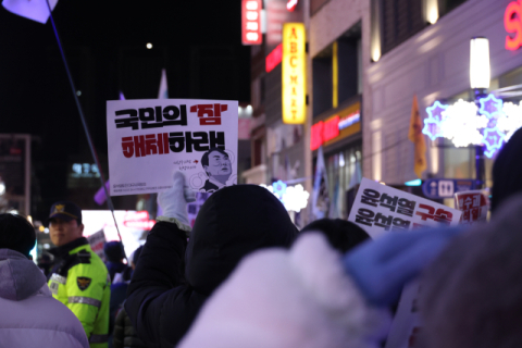 尹 한남동 관저에서 탄핵 표결 지켜본다…대통령실 '비상근무' 