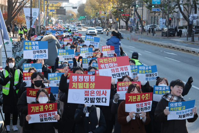 8일 서울 종로구 대학로에서 열린 서울대병원 전공의협의회 비상대책위원회 