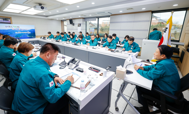 성주군이 연말연시 민생안정과 지역경제 활성화를 위한 대책회의를 열고 있다. 성주군 제공