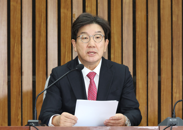 국민의힘 권성동 당 대표 권한대행 겸 원내대표가 17일 오전 국회에서 열린 원내대책회의에서 발언하고 있다. 연합뉴스