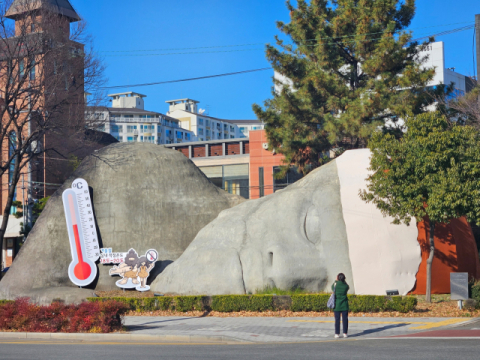 대구 달서구, 거대원시인 이만옹 홍보대사와 