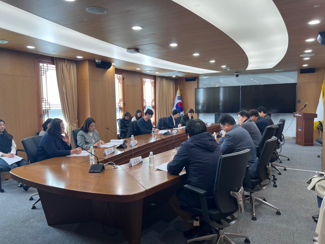 18일 경북도청에서 비혼·입양 정책 대응 태스크포스(T/F) 회의가 진행되고 있다. 경북도 제공