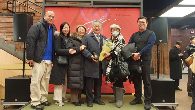 개인공로상 김태석 예전아트홀 대표·친지 단체사진. 대구연극협회 제공