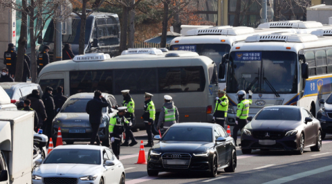 先 헌재 탄핵 심판, 後 수사 대응…尹대통령 방어권 적극 행사