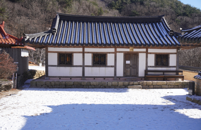 도시의 어떤 성당보다 경건한 구룡공소 한옥 경당이 나그네를 반긴다.