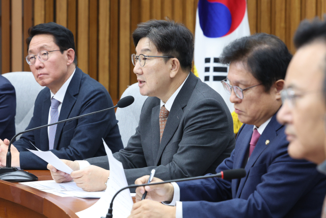 국민의힘 권성동 대표 권한대행 겸 원내대표가 27일 오전 서울 여의도 국회에서 열린 원내대책회의에서 발언하고 있다. 연합뉴스