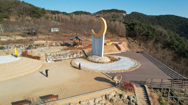 의성군은 밤하늘 관측 명소로 꼽히는 사곡면 의성달빛공원의 광장을 확대하고 편의시설을 보강하는 등 정비 사업을 완료했다. 의성군 제공.