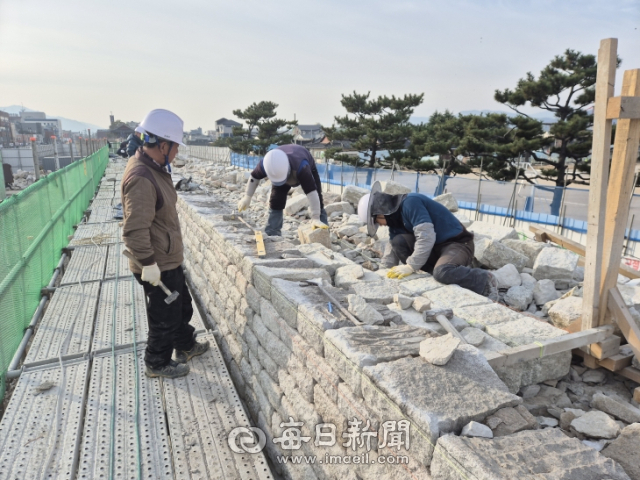 경주읍성 복원 현장. 경주시 제공