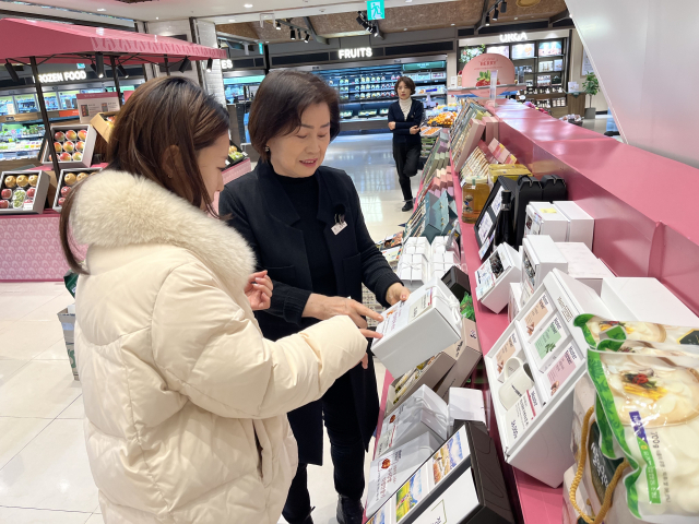 시민들이 롯데백화점 대구점에 마련된 