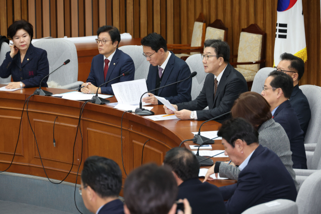 국민의힘 권성동 원내대표가 7일 오전 서울 여의도 국회에서 열린 원내대책회의에서 발언하고 있다. 연합뉴스