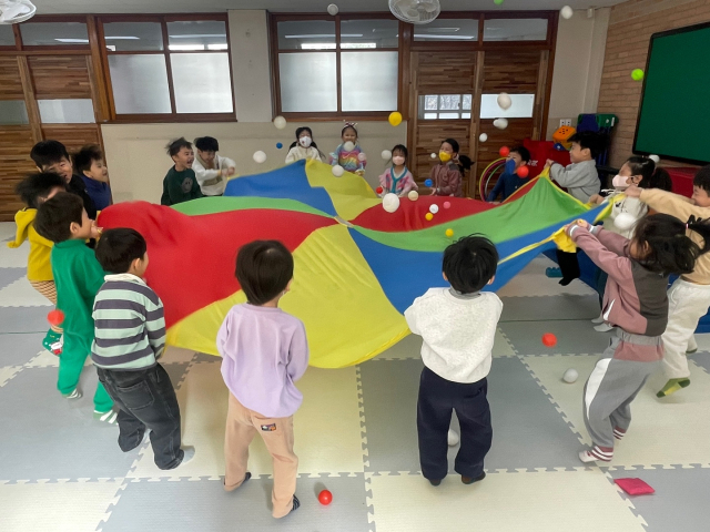 대구시교육청은 소규모 유치원의 돌봄 서비스를 확대하고 방과후 과정 운영을 내실화하기 위해 겨울방학 기간 동안 유치원 