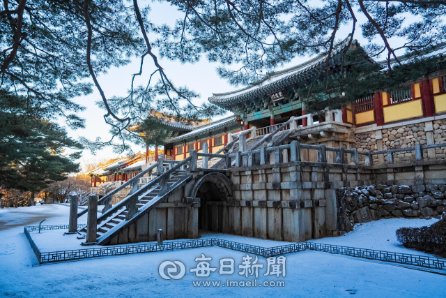 눈이 내린 경주 불국사의 모습. 경북문화관광공사 제공