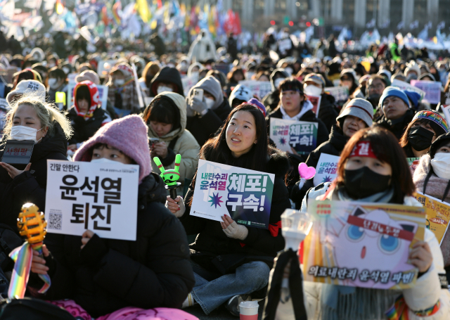 11일 서울 광화문 동십자각 앞에서 윤석열 즉각퇴진 사회대개혁 비상행동, 6차 시민대행진이 열리고 있다. 연합뉴스