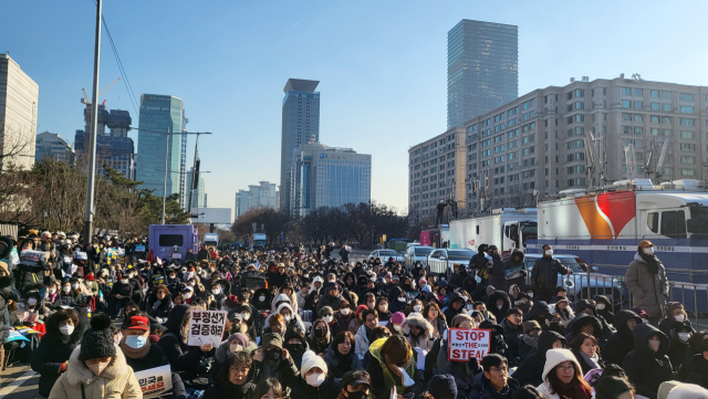 11일 국회의사당 앞에서 세이브코리아 주최로 국가비상기도회가 열리고 있다. 강영훈 기자