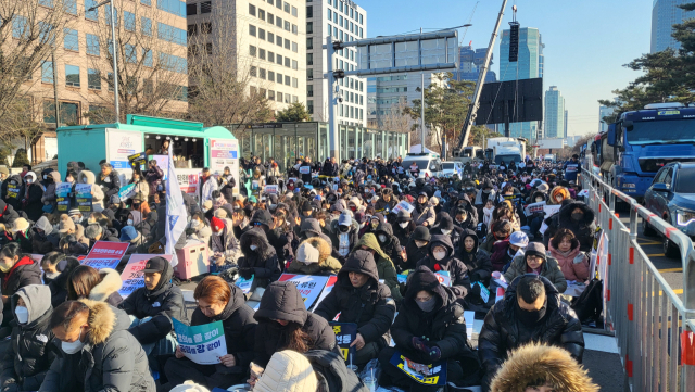 11일 국회의사당 앞에서 세이브코리아 주최로 국가비상기도회가 열리고 있다. 강영훈 기자