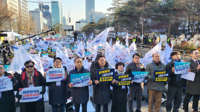 11일 국회의사당 앞에서 세이브코리아 주최로 국가비상기도회가 열리고 있다. 강영훈 기자 green@imaeil.com