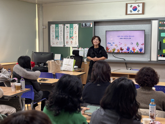 관내 특수교육실무원들이 동계 역량 강화 연수에 참여하고 있는 모습. 밀양교육지원청 제공