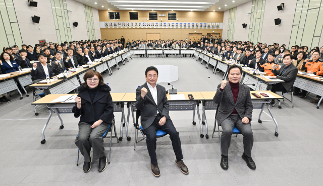 경북도는 13일 도청 화백당에서 2025년 신년 업무보고회를 열고, APEC 정상회의 개최를 통한 지역 발전 방안을 모색하는 한편 과학기술 문화 융성 등을 위한 정책과제를 살펴 봤다. 경북도 제공.