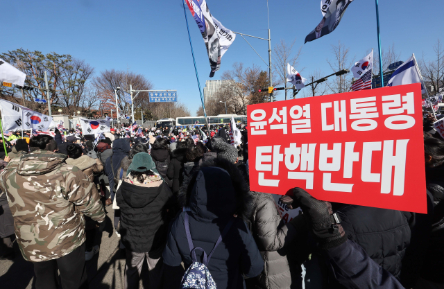 與, 尹 불구속 수사 주장…나경원 