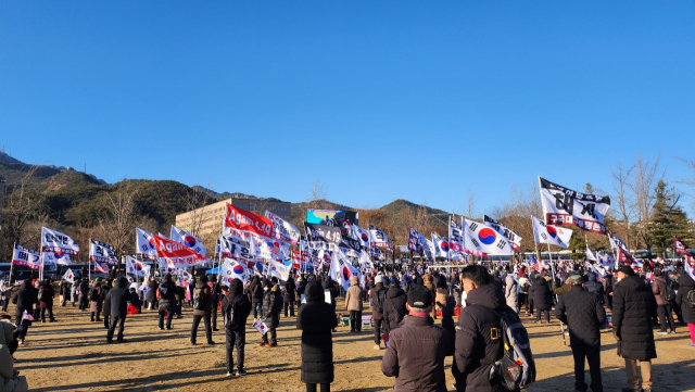 尹 따라 공수처로…지지자 2천여명 집회 계속