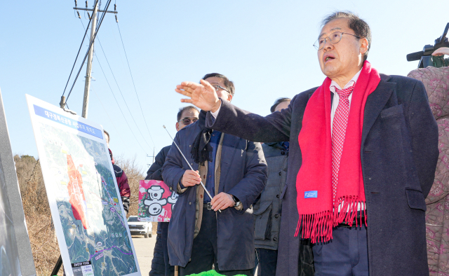 TK신공항 예정부지 찾은 洪시장 