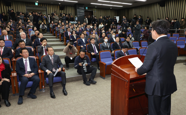 국민의힘 권성동 원내대표가 16일 국회에서 열린 비상의원총회에서 발언하고 있다. 연합뉴스