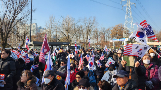 17일 오후 1시 경기도 의왕시 서울구치소 정문 앞에서는 신자유연대가 주최하는 국민저항집회가 열렸다. 윤수진 기자