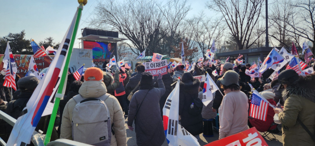 17일 오후 1시 경기도 의왕시 서울구치소 정문 앞에서는 신자유연대가 주최하는 국민저항집회가 열렸다. 윤수진 기자