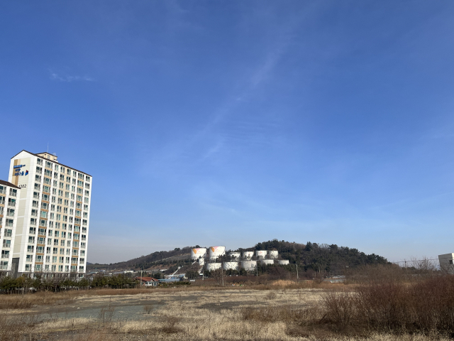 지난 18일 찾은 1만4천280㎡ 상당의 동구 숙천동 389번지 일원이 텅 비어있다. 정동고는 이곳으로 옮겨질 예정이었지만 부동산 침체로 이전 사업이 무기한 연기됐다. 김영경 기자