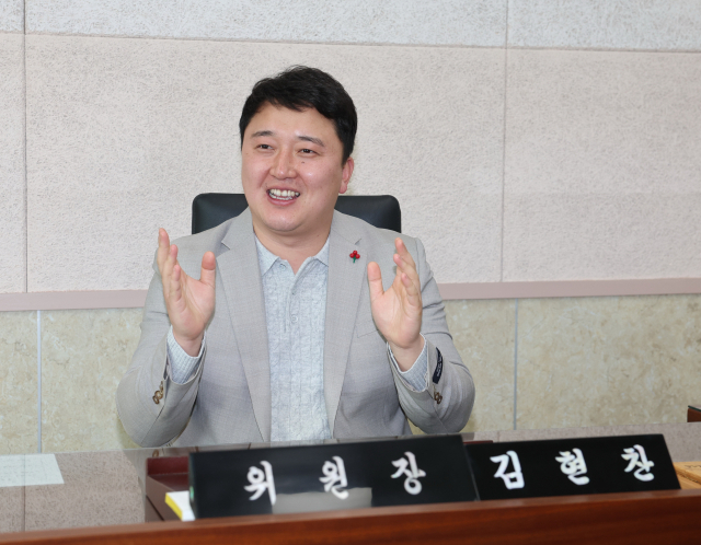 의성군의회 역대 최연소 의원인 김현찬 군의원은 청년과 농업, 외국인 근로자에 대한 높은 관심에 대해 설명했다. 의성군의회 제공.