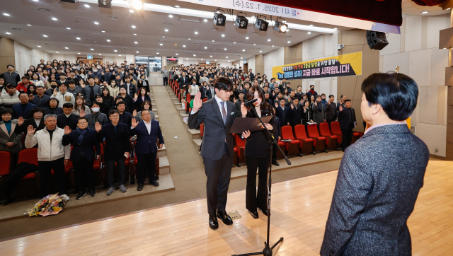 성주군 공무원 반부패·청렴 결의대회에서 공직자 대표가 청렴 결의문을 낭독하고 있다. 성주군 제공