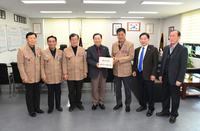 창녕군수가 지역 내 보훈가족 및 사회복지시설을 방문해 설 명절 위문 활동을 실시했다. 창녕군 제공