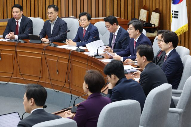 국민의힘 권성동 원내대표가 24일 서울 여의도 국회에서 열린 원내대책회의에서 발언하고 있다. 연합뉴스