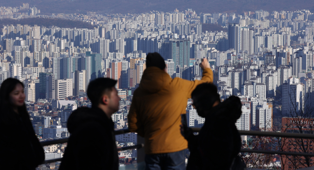 서울 남산에서 바라본 시내 아파트 단지. 연합뉴스