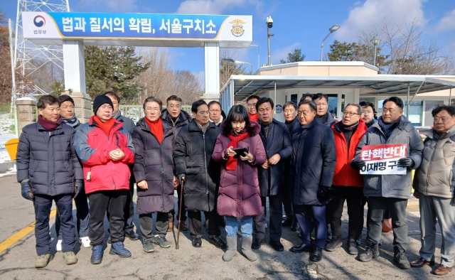 尹, 세 결집·대야 반격 나서나…與·참모 내주 면회 예정