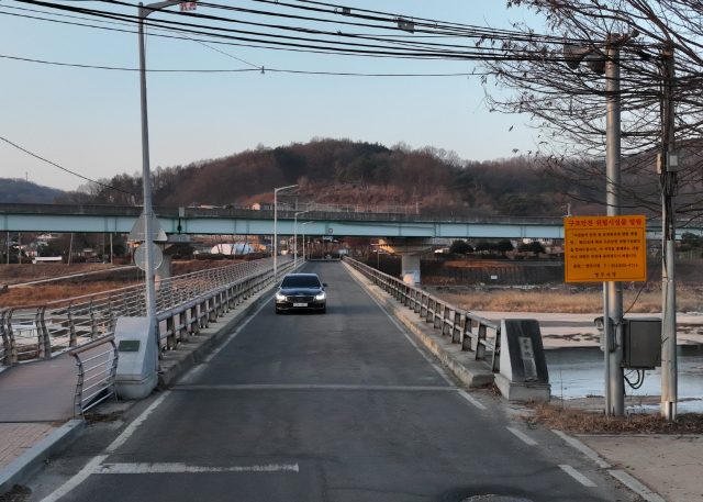 교량 보강공사가 진행 중인 영주 한정교에 차량 통행이 제한되고 있다. 영주시 제공