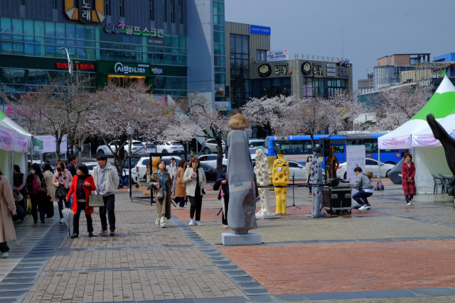 지난해 아양아트센터에서 열린 동촌벚꽃미술제. 아양아트센터 제공