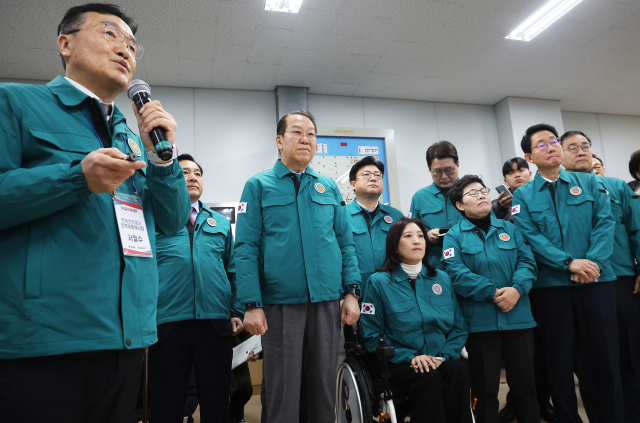 국민의힘 권영세 비상대책위원장이 5일 오전 경기도 평택시 고덕변전소에서 열린 