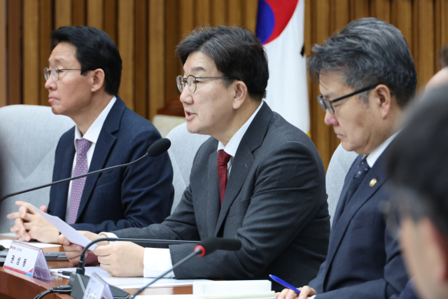 국민의힘 권성동 원내대표가 7일 국회에서 열린 비경제(교육·사회·문화) 분야 민생대책 점검 당정협의회에서 발언하고 있다. 연합뉴스