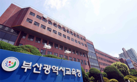 부산 부경중·부경보건고 늦깎이 학생들의 '빛나는 졸업식'